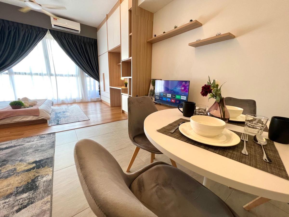 Free Parking # 2 Bed Family Bellsuite - Sepang Klia Kota Warisan Kültér fotó